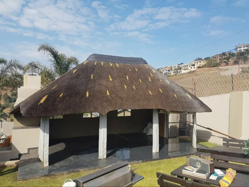 Extreme Thatchers - Thatch Roofs - Pic 11