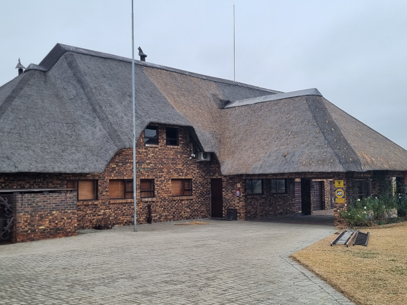 Extreme Thatchers - Thatch Roofs - Pic 12